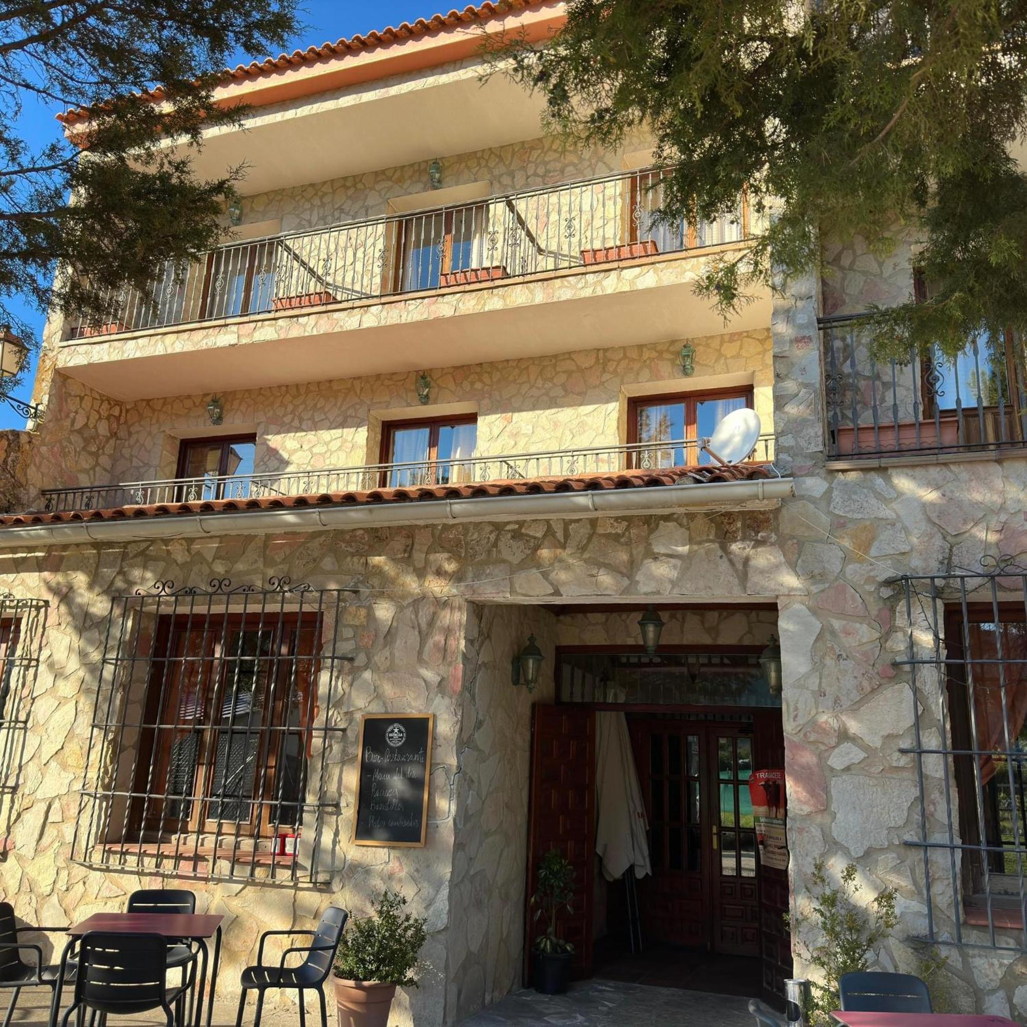 Hotel Restaurante Rio Cuervo Vega del Cadorno Dış mekan fotoğraf