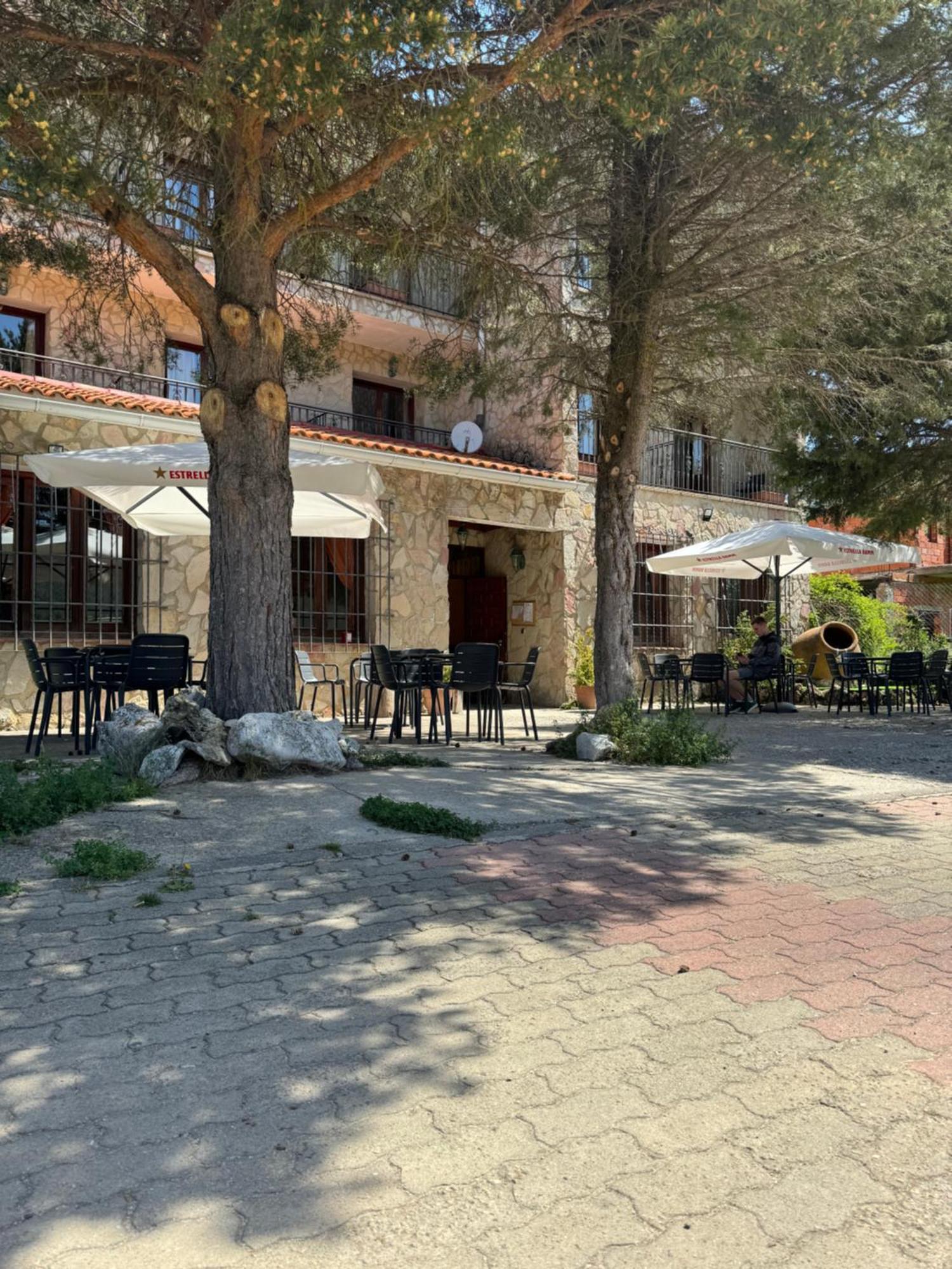 Hotel Restaurante Rio Cuervo Vega del Cadorno Dış mekan fotoğraf