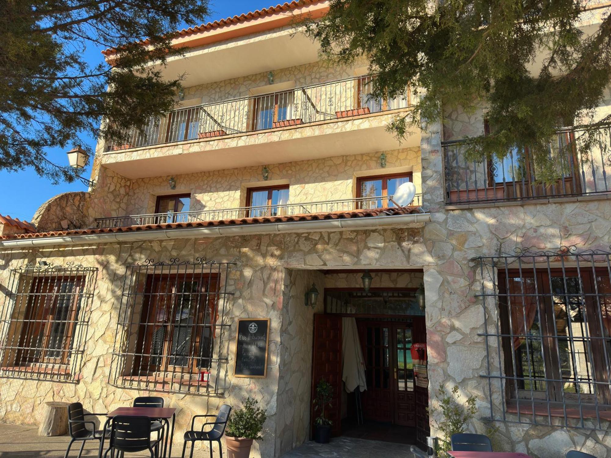 Hotel Restaurante Rio Cuervo Vega del Cadorno Dış mekan fotoğraf