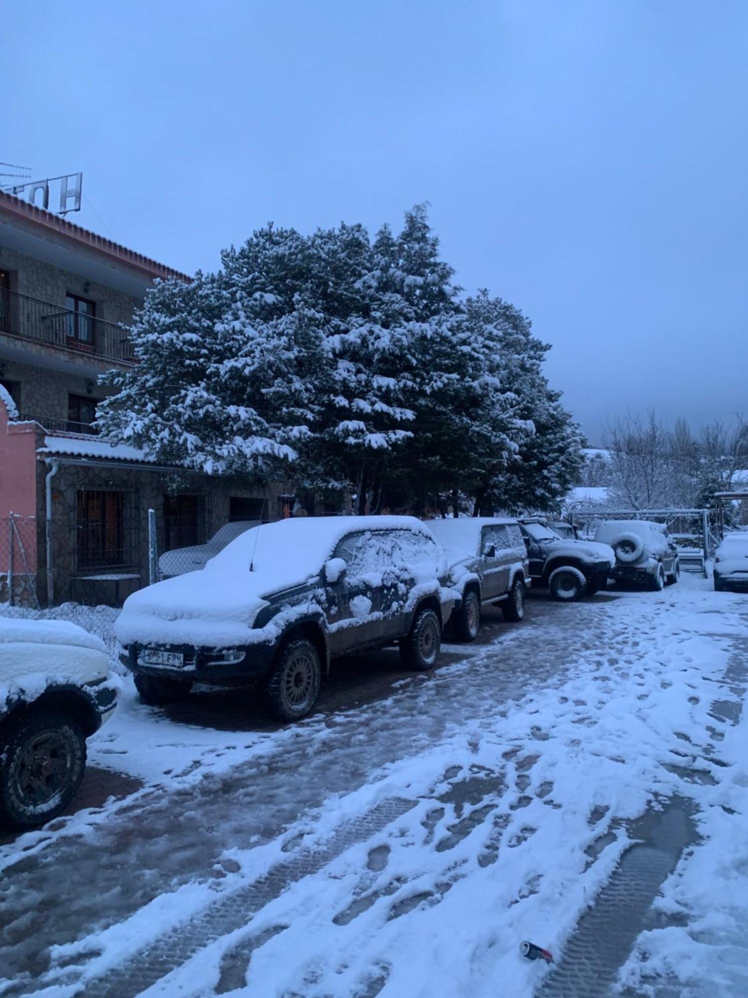 Hotel Restaurante Rio Cuervo Vega del Cadorno Dış mekan fotoğraf