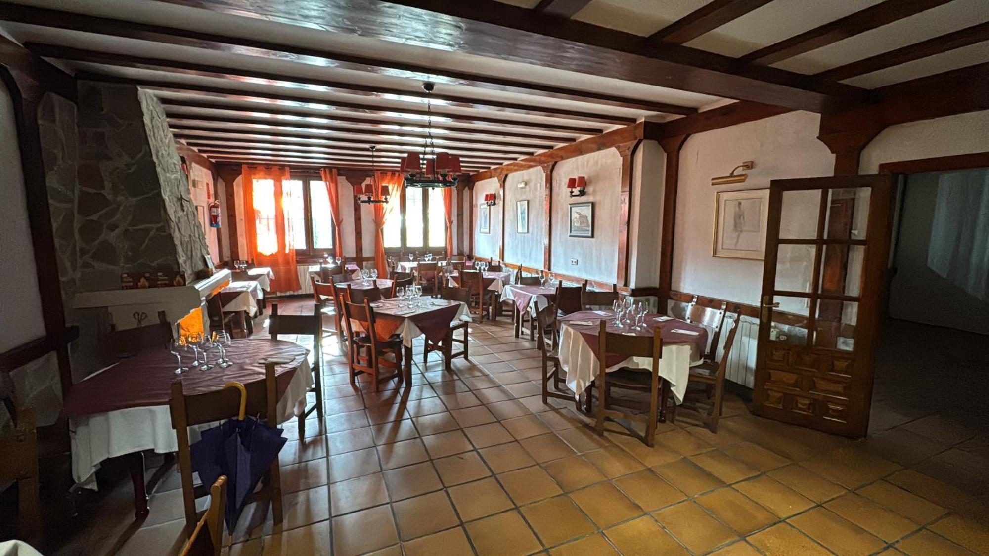 Hotel Restaurante Rio Cuervo Vega del Cadorno Dış mekan fotoğraf