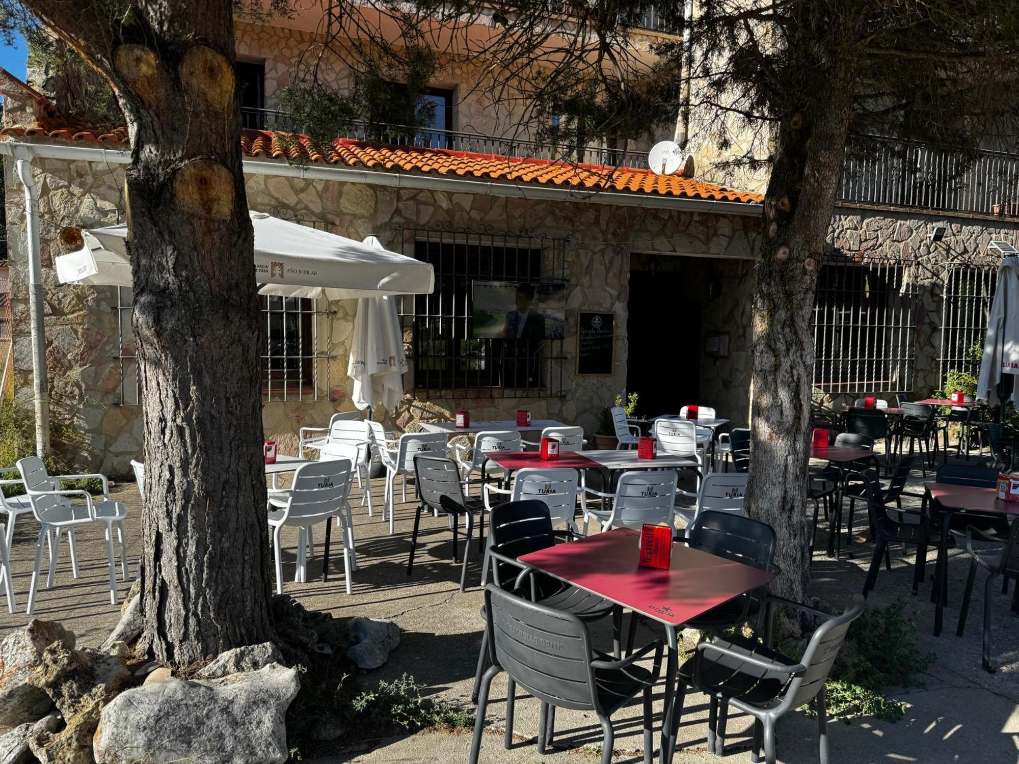 Hotel Restaurante Rio Cuervo Vega del Cadorno Dış mekan fotoğraf